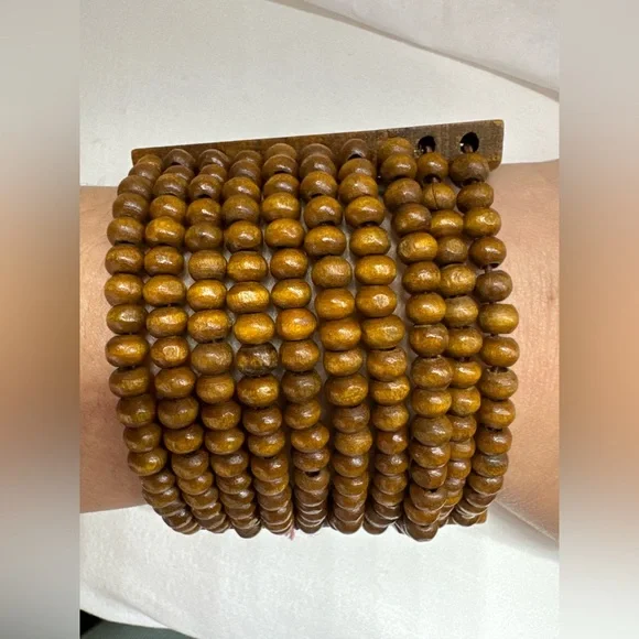 Green leaf earrings with handmade wooden beaded bracelet set - Picture 5 of 8